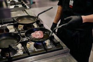 Najzdrowszy, oraz najlepszy olej do smażenia. Sprawdź, czym się kierować podczas jego wyboru.